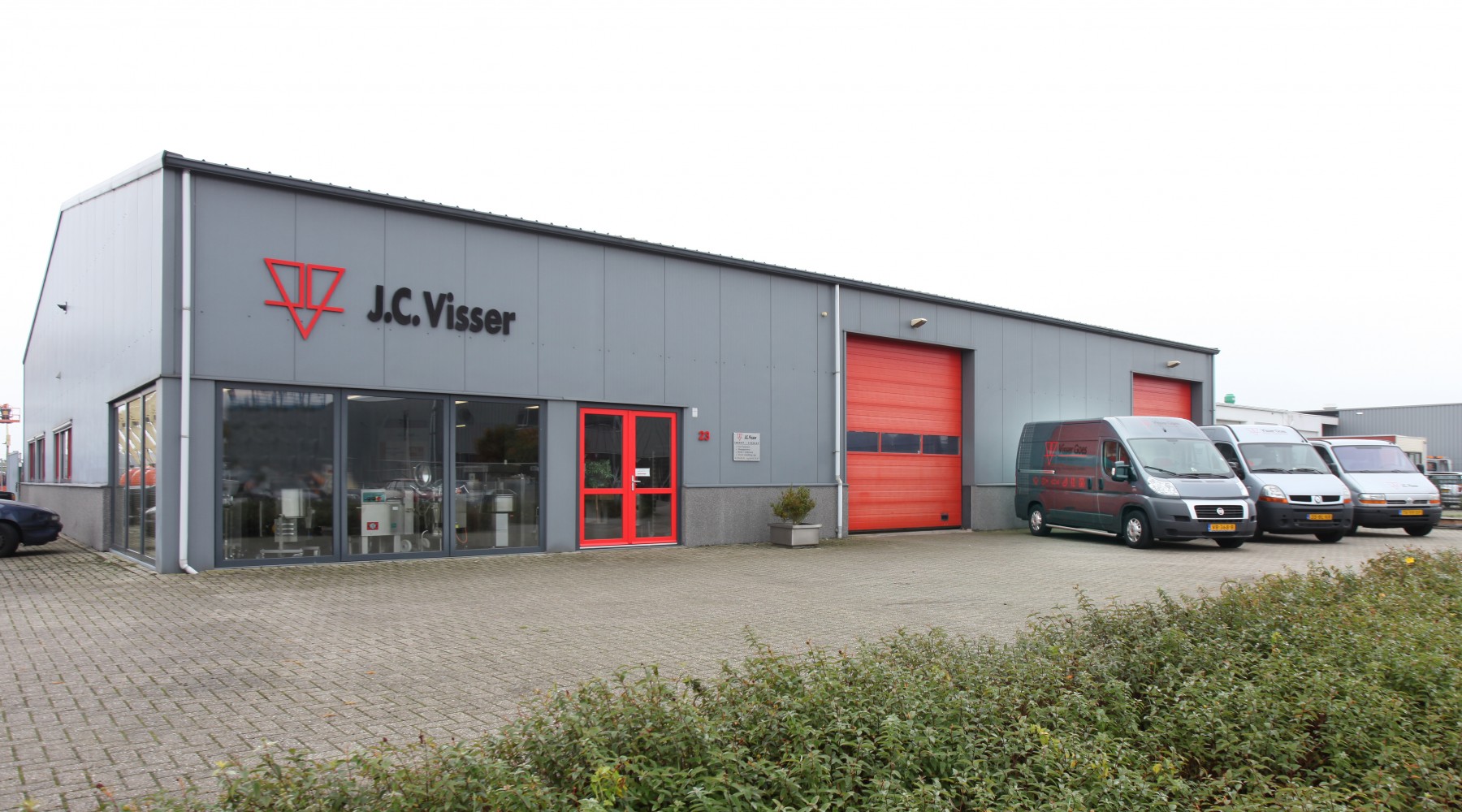 Visser goes header
