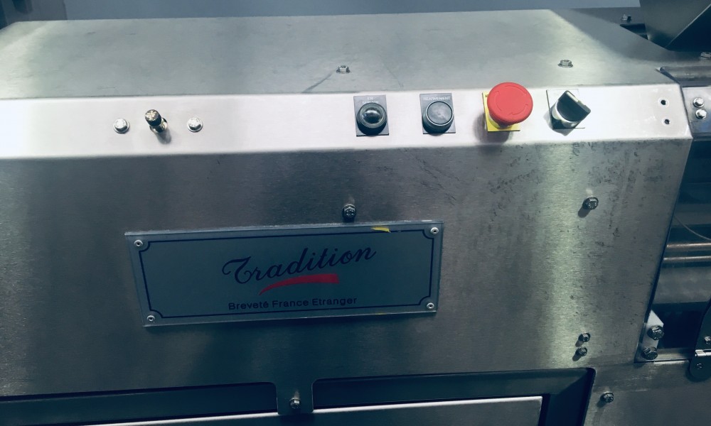 Visser goes occassion Emsens Tradition Satéprikker / Skewer Machine 
