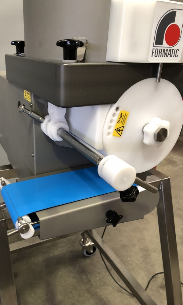Visser goes occassion Formatic Burger Machine R2200 